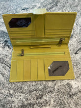 Load image into Gallery viewer, Travel Wallet