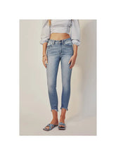 Load image into Gallery viewer, KanCan Skinny Jeans
